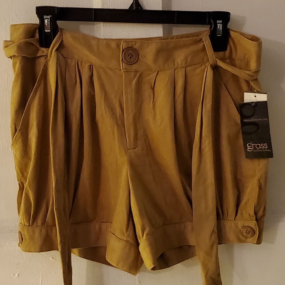 GRASS COLLECTION SHORTS